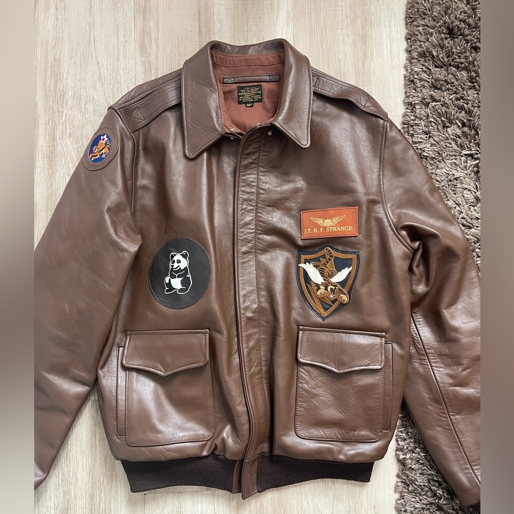 Vintage-Inspired Brown Leather Bomber Jacket with Patch Accents - Picture 3 of 10